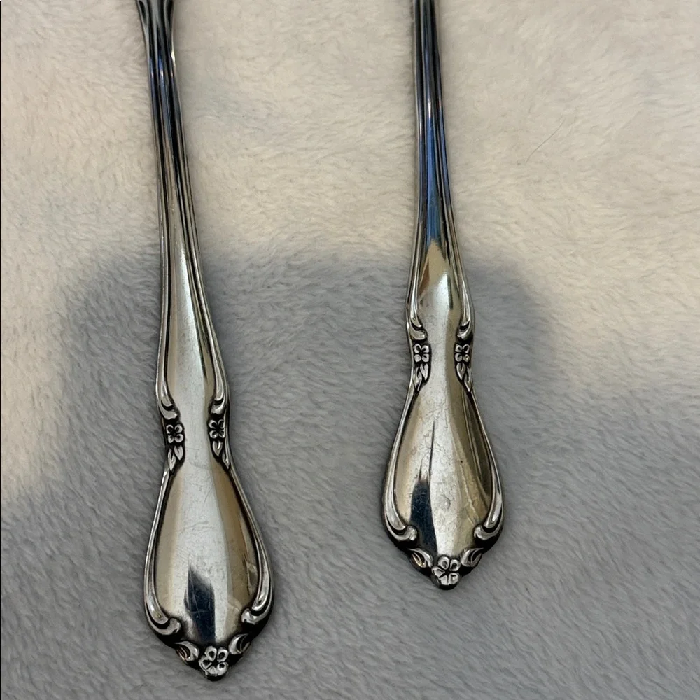 Oneidacraft Deluxe Stainless Serving Spoon, soup spoon and Fork Glossy Silver